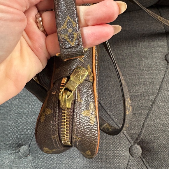 Louis Vuitton crossbody - Picture 8 of 8